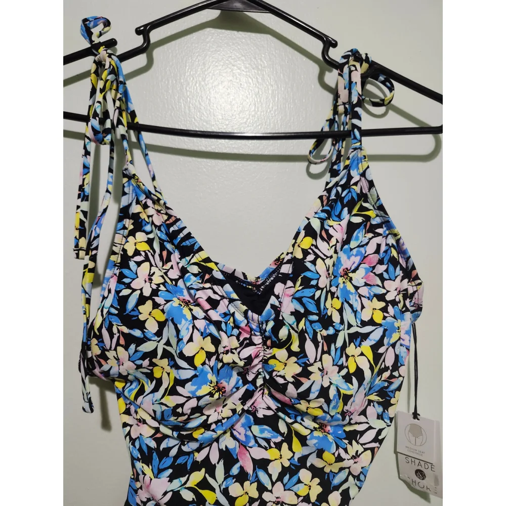 Women's Shade & Shore One-Piece Swimsuit Size M Floral Black Blue